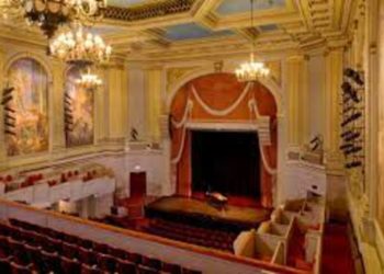 U.S. opera houses reopen to live audiences