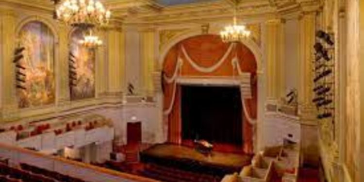 U.S. opera houses reopen to live audiences