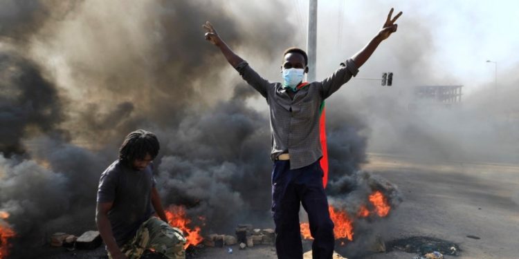 Генерал Судана объявил “чрезвычайное положение” в связи с попыткой переворота