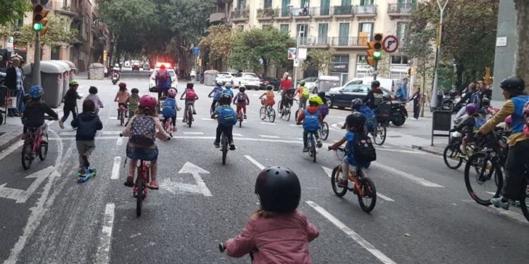 Biking to school: Barcelona has a car-free hour every Friday